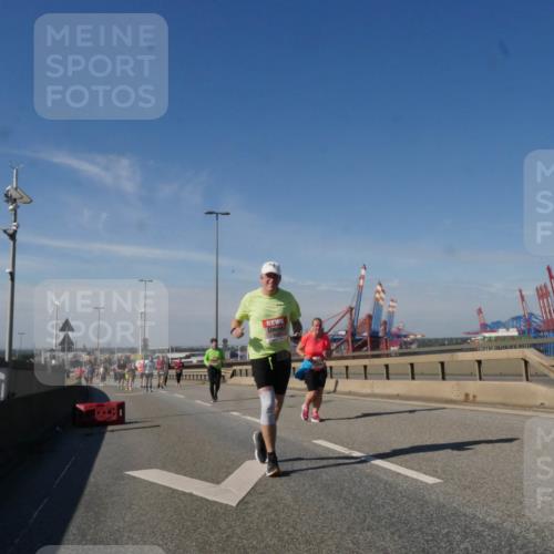 03.10.2025 - Köhlbrandbrückenlauf Matties Gatica Varas http://msf.ph/oto/9006034 03.10.2025 13:00:58 Position 2  meine-sportfotos.de