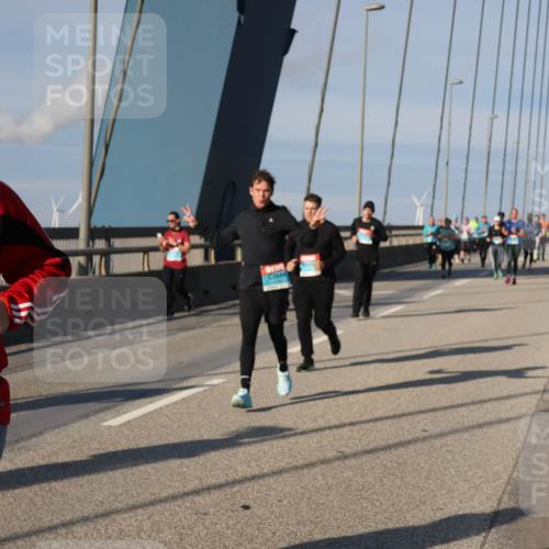 03.10.2025 - Köhlbrandbrückenlauf Julia Fischer http://msf.ph/oto/9006036 03.10.2025 09:54:19 Position 2 2855 meine-sportfotos.de