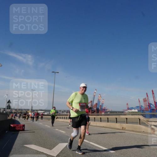 03.10.2025 - Köhlbrandbrückenlauf Matties Gatica Varas http://msf.ph/oto/9006042 03.10.2025 13:00:58 Position 2  meine-sportfotos.de