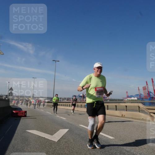 03.10.2025 - Köhlbrandbrückenlauf Matties Gatica Varas http://msf.ph/oto/9006049 03.10.2025 13:00:59 Position 2  meine-sportfotos.de