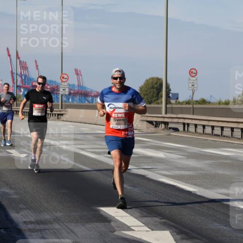 03.10.2025 - Köhlbrandbrückenlauf Julia Fischer http://msf.ph/oto/9006051 03.10.2025 12:42:54 Position 3 12, 4023, 14 meine-sportfotos.de