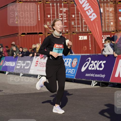 03.10.2025 - Köhlbrandbrückenlauf Michael Burmester http://msf.ph/oto/9006053 03.10.2025 10:08:17 Ziel 1203, 1257, 1371, 1407, 1461, 1601, 1876, 2026, 3309, 3778 meine-sportfotos.de