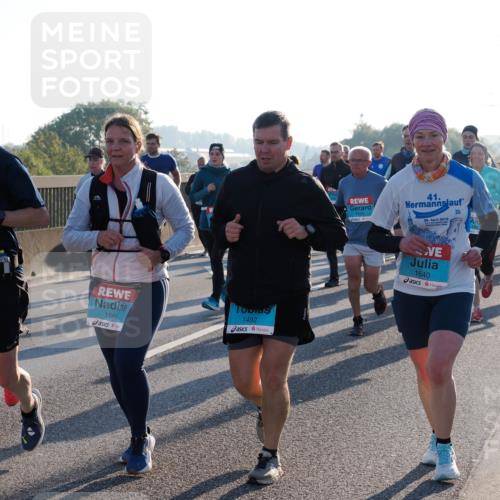 03.10.2025 - Köhlbrandbrückenlauf Fabian Wolf http://msf.ph/oto/9006061 03.10.2025 09:19:31 Position 3 1739, 1565, 1492, 41, 29, 2012, 1640, 22, 1337 meine-sportfotos.de