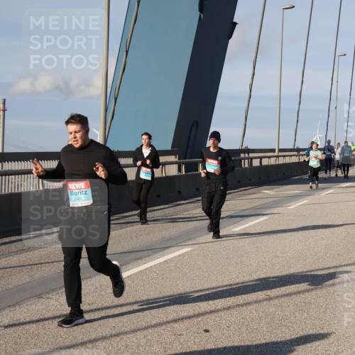 03.10.2025 - Köhlbrandbrückenlauf Julia Fischer http://msf.ph/oto/9006066 03.10.2025 09:54:22 Position 2 2361 meine-sportfotos.de