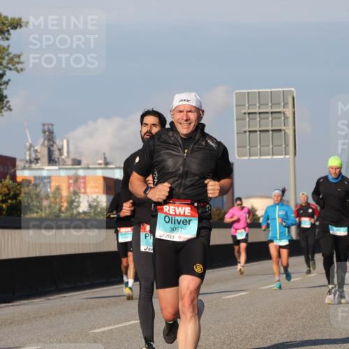 03.10.2025 - Köhlbrandbrückenlauf Luisa Fischer http://msf.ph/oto/9006070 03.10.2025 10:47:50 Position 3 3091 meine-sportfotos.de