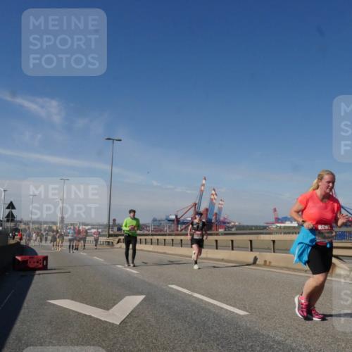 03.10.2025 - Köhlbrandbrückenlauf Matties Gatica Varas http://msf.ph/oto/9006075 03.10.2025 13:01:01 Position 2  meine-sportfotos.de
