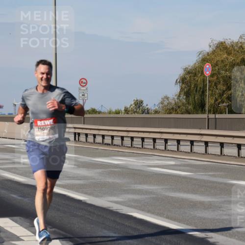 03.10.2025 - Köhlbrandbrückenlauf Julia Fischer http://msf.ph/oto/9006084 03.10.2025 12:43:01 Position 3 12, 5, 6151, 12, 5 meine-sportfotos.de