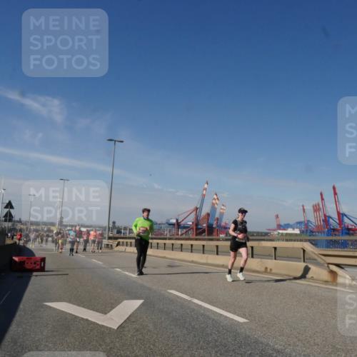 03.10.2025 - Köhlbrandbrückenlauf Matties Gatica Varas http://msf.ph/oto/9006088 03.10.2025 13:01:02 Position 2  meine-sportfotos.de
