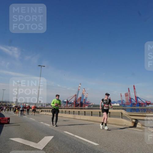 03.10.2025 - Köhlbrandbrückenlauf Matties Gatica Varas http://msf.ph/oto/9006095 03.10.2025 13:01:02 Position 2  meine-sportfotos.de
