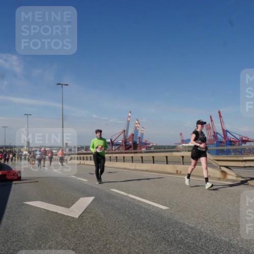 03.10.2025 - Köhlbrandbrückenlauf Matties Gatica Varas http://msf.ph/oto/9006099 03.10.2025 13:01:03 Position 2  meine-sportfotos.de