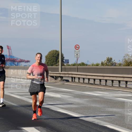 03.10.2025 - Köhlbrandbrückenlauf Julia Fischer http://msf.ph/oto/9006102 03.10.2025 12:43:10 Position 3 12, 5 meine-sportfotos.de
