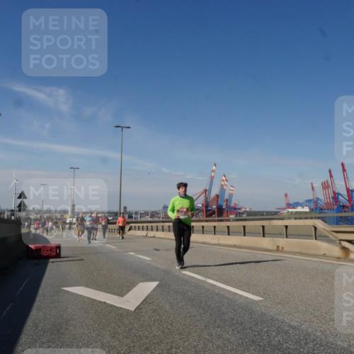 03.10.2025 - Köhlbrandbrückenlauf Matties Gatica Varas http://msf.ph/oto/9006106 03.10.2025 13:01:04 Position 2  meine-sportfotos.de