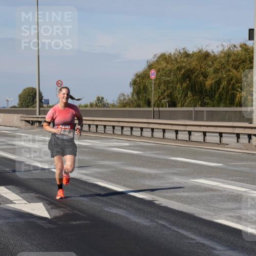 03.10.2025 - Köhlbrandbrückenlauf Julia Fischer http://msf.ph/oto/9006109 03.10.2025 12:43:11 Position 3 12 meine-sportfotos.de
