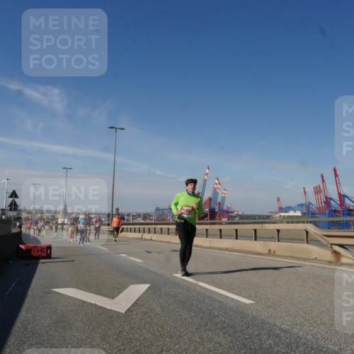 03.10.2025 - Köhlbrandbrückenlauf Matties Gatica Varas http://msf.ph/oto/9006114 03.10.2025 13:01:04 Position 2  meine-sportfotos.de
