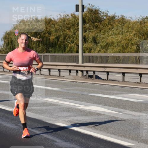 03.10.2025 - Köhlbrandbrückenlauf Julia Fischer http://msf.ph/oto/9006117 03.10.2025 12:43:12 Position 3 4209 meine-sportfotos.de