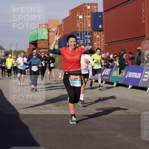 03.10.2025 - Köhlbrandbrückenlauf Michael Burmester http://msf.ph/oto/9006118 03.10.2025 10:08:20 Ziel 1203, 1238, 1257, 1338, 1371, 1407, 1461, 1601, 1876, 2026, 3071, 3309, 3778 meine-sportfotos.de