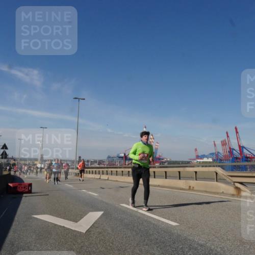 03.10.2025 - Köhlbrandbrückenlauf Matties Gatica Varas http://msf.ph/oto/9006121 03.10.2025 13:01:04 Position 2  meine-sportfotos.de