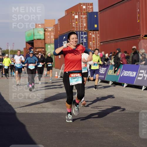 03.10.2025 - Köhlbrandbrückenlauf Michael Burmester http://msf.ph/oto/9006127 03.10.2025 10:08:20 Ziel 1203, 1238, 1257, 1338, 1371, 1407, 1461, 1601, 1876, 2026, 3071, 3309, 3778 meine-sportfotos.de