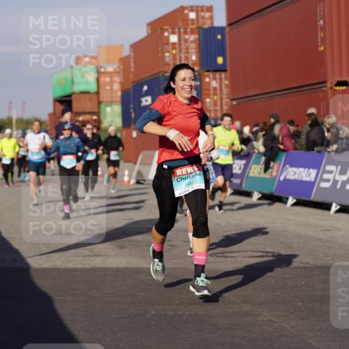 03.10.2025 - Köhlbrandbrückenlauf Michael Burmester http://msf.ph/oto/9006134 03.10.2025 10:08:20 Ziel 1203, 1238, 1257, 1338, 1371, 1407, 1461, 1601, 1876, 2026, 3071, 3309, 3778 meine-sportfotos.de