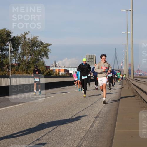 03.10.2025 - Köhlbrandbrückenlauf Luisa Fischer http://msf.ph/oto/9006138 03.10.2025 10:47:54 Position 3  meine-sportfotos.de