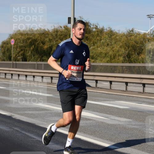 03.10.2025 - Köhlbrandbrückenlauf Julia Fischer http://msf.ph/oto/9006142 03.10.2025 12:43:15 Position 3 4104 meine-sportfotos.de