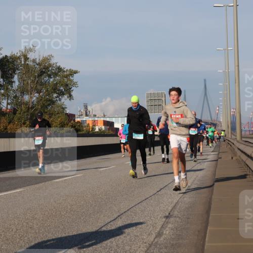 03.10.2025 - Köhlbrandbrückenlauf Luisa Fischer http://msf.ph/oto/9006143 03.10.2025 10:47:54 Position 3  meine-sportfotos.de