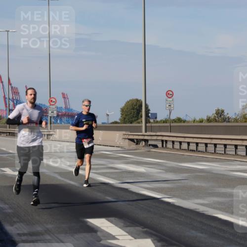 03.10.2025 - Köhlbrandbrückenlauf Julia Fischer http://msf.ph/oto/9006149 03.10.2025 12:43:20 Position 3 12, 5, 12, 5 meine-sportfotos.de