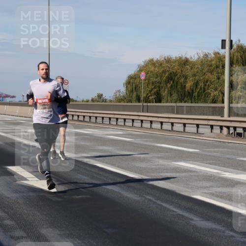 03.10.2025 - Köhlbrandbrückenlauf Julia Fischer http://msf.ph/oto/9006170 03.10.2025 12:43:22 Position 3 4106 meine-sportfotos.de