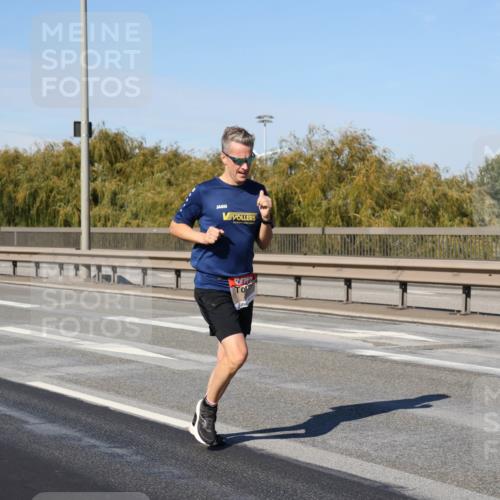 03.10.2025 - Köhlbrandbrückenlauf Julia Fischer http://msf.ph/oto/9006183 03.10.2025 12:43:25 Position 3  meine-sportfotos.de
