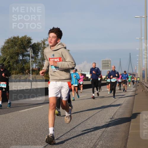 03.10.2025 - Köhlbrandbrückenlauf Luisa Fischer http://msf.ph/oto/9006191 03.10.2025 10:47:56 Position 3  meine-sportfotos.de