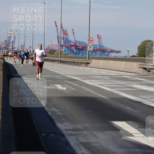 03.10.2025 - Köhlbrandbrückenlauf Julia Fischer http://msf.ph/oto/9006192 03.10.2025 12:43:27 Position 3 12, 5, 1, 12, 5 meine-sportfotos.de