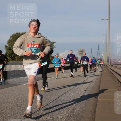 03.10.2025 - Köhlbrandbrückenlauf Luisa Fischer http://msf.ph/oto/9006196 03.10.2025 10:47:57 Position 3 396 meine-sportfotos.de