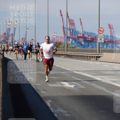 03.10.2025 - Köhlbrandbrückenlauf Julia Fischer http://msf.ph/oto/9006204 03.10.2025 12:43:29 Position 3 12, 5 meine-sportfotos.de
