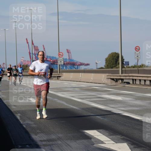 03.10.2025 - Köhlbrandbrückenlauf Julia Fischer http://msf.ph/oto/9006224 03.10.2025 12:43:33 Position 3 12, 5, 12, 5 meine-sportfotos.de