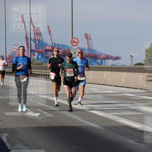03.10.2025 - Köhlbrandbrückenlauf Julia Fischer http://msf.ph/oto/9006236 03.10.2025 12:43:41 Position 3 12, 5, 4001 meine-sportfotos.de