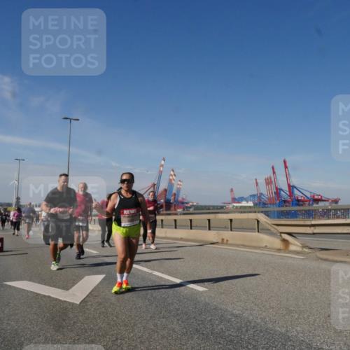 03.10.2025 - Köhlbrandbrückenlauf Matties Gatica Varas http://msf.ph/oto/9006238 03.10.2025 13:01:13 Position 2  meine-sportfotos.de