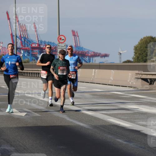 03.10.2025 - Köhlbrandbrückenlauf Julia Fischer http://msf.ph/oto/9006242 03.10.2025 12:43:42 Position 3 12, 5, 12, 5, 18 meine-sportfotos.de