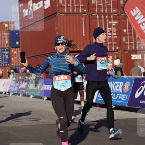 03.10.2025 - Köhlbrandbrückenlauf Michael Burmester http://msf.ph/oto/9006247 03.10.2025 10:08:24 Ziel 1089, 1172, 1203, 1238, 1257, 1338, 1371, 1461, 1601, 1876, 2735, 2736, 2776, 2942, 3071, 3752, 3778 meine-sportfotos.de
