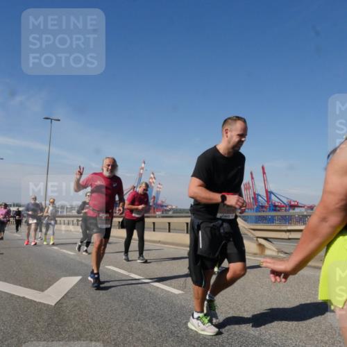 03.10.2025 - Köhlbrandbrückenlauf Matties Gatica Varas http://msf.ph/oto/9006270 03.10.2025 13:01:15 Position 2 5176 meine-sportfotos.de