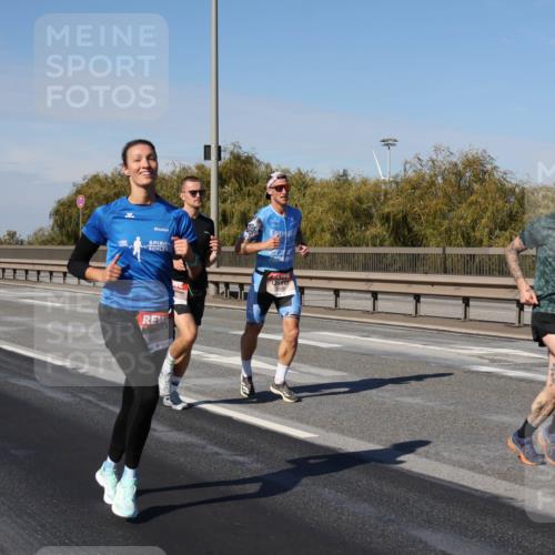 03.10.2025 - Köhlbrandbrückenlauf Julia Fischer http://msf.ph/oto/9006310 03.10.2025 12:43:49 Position 3 4001 meine-sportfotos.de