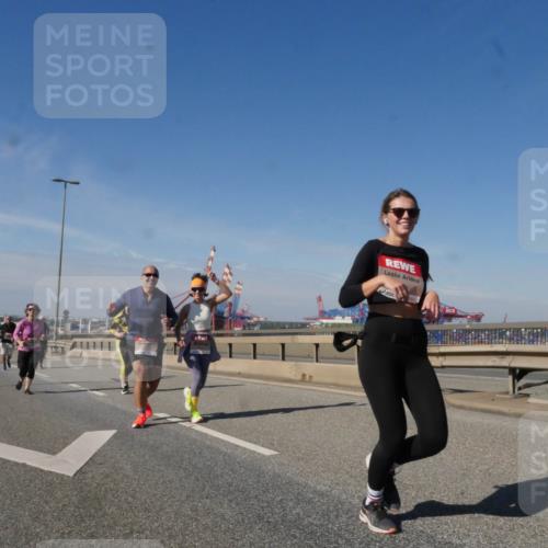 03.10.2025 - Köhlbrandbrückenlauf Matties Gatica Varas http://msf.ph/oto/9006315 03.10.2025 13:01:19 Position 2 118 meine-sportfotos.de