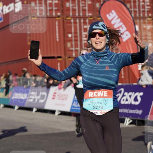 03.10.2025 - Köhlbrandbrückenlauf Michael Burmester http://msf.ph/oto/9006320 03.10.2025 10:08:25 Ziel 1089, 1172, 1203, 1238, 1257, 1338, 1371, 1461, 1601, 1753, 1876, 2735, 2736, 2776, 2942, 3071, 3752, 3778 meine-sportfotos.de