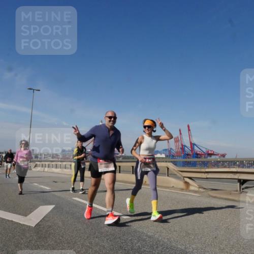 03.10.2025 - Köhlbrandbrückenlauf Matties Gatica Varas http://msf.ph/oto/9006326 03.10.2025 13:01:20 Position 2  meine-sportfotos.de