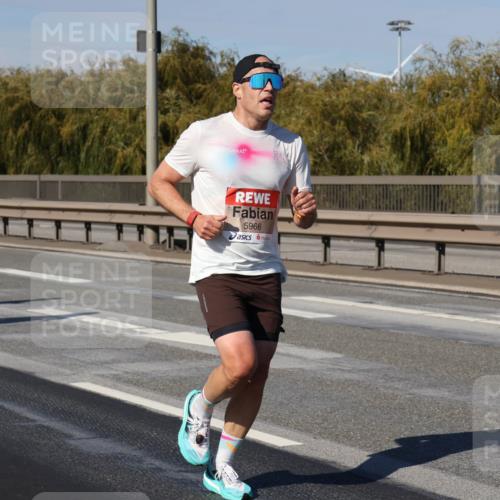 03.10.2025 - Köhlbrandbrückenlauf Julia Fischer http://msf.ph/oto/9006348 03.10.2025 12:43:59 Position 3 5966 meine-sportfotos.de