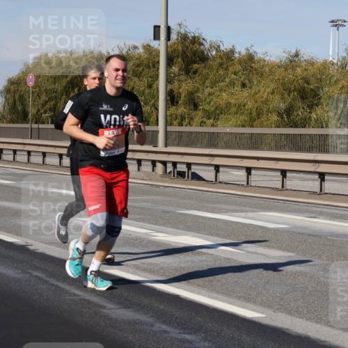 03.10.2025 - Köhlbrandbrückenlauf Julia Fischer http://msf.ph/oto/9006354 03.10.2025 12:44:01 Position 3  meine-sportfotos.de