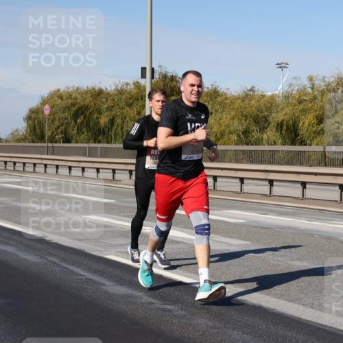 03.10.2025 - Köhlbrandbrückenlauf Julia Fischer http://msf.ph/oto/9006358 03.10.2025 12:44:01 Position 3 6778 meine-sportfotos.de