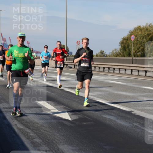 03.10.2025 - Köhlbrandbrückenlauf Julia Fischer http://msf.ph/oto/9006368 03.10.2025 12:44:07 Position 3  meine-sportfotos.de