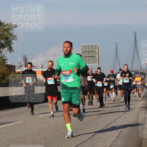 03.10.2025 - Köhlbrandbrückenlauf Luisa Fischer http://msf.ph/oto/9006372 03.10.2025 10:48:07 Position 3 3041 meine-sportfotos.de