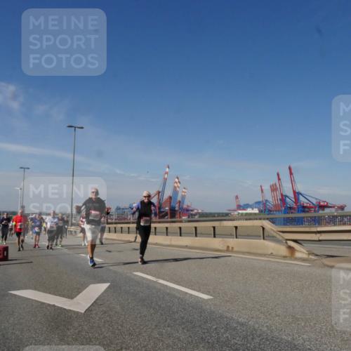 03.10.2025 - Köhlbrandbrückenlauf Matties Gatica Varas http://msf.ph/oto/9006384 03.10.2025 13:01:24 Position 2 118 meine-sportfotos.de