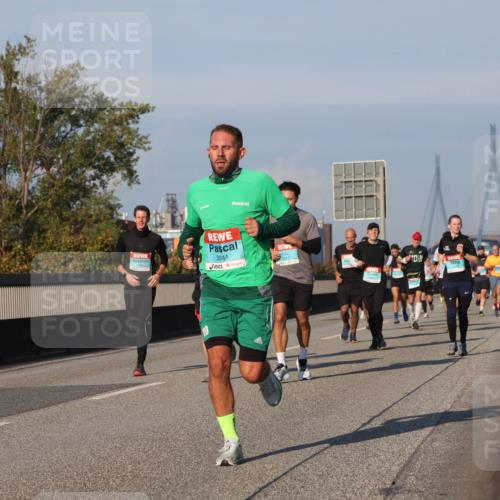 03.10.2025 - Köhlbrandbrückenlauf Luisa Fischer http://msf.ph/oto/9006386 03.10.2025 10:48:07 Position 3 3041 meine-sportfotos.de